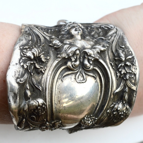 Victorian Goddess Silverplate Art Nouveau Cuff Silver Lady Face Cuff Bracelet - Picture 7 of 11